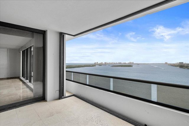 100 Lakeshore Drive 1955, North Palm Beach, FL 33408