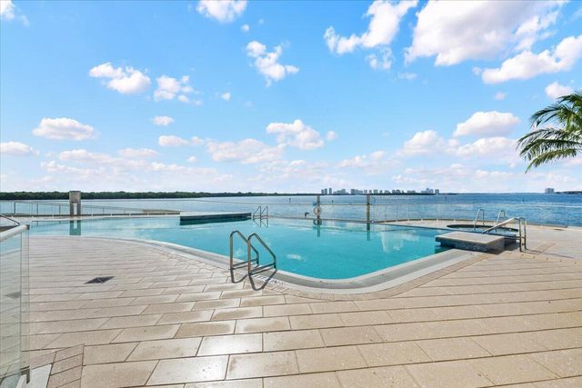 100 Lakeshore Drive 1955, North Palm Beach, FL 33408