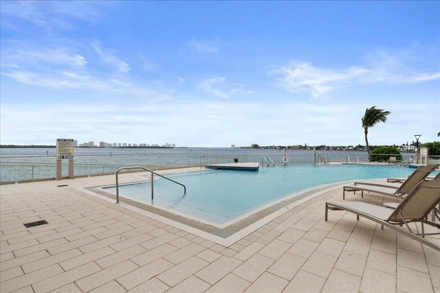 100 Lakeshore Drive 1955, North Palm Beach, FL 33408