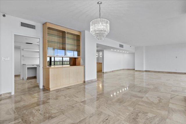100 Lakeshore Drive 1955, North Palm Beach, FL 33408