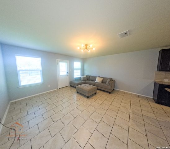 6915 Quantum Loop, San Antonio, TX 78252