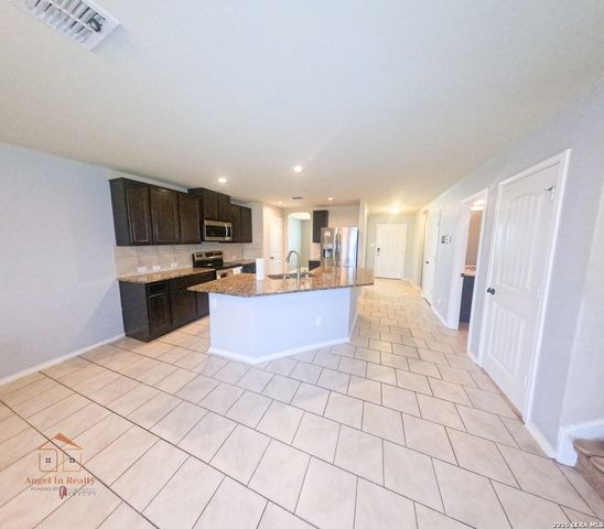 6915 Quantum Loop, San Antonio, TX 78252