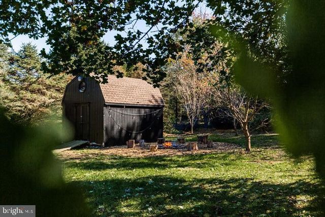 2445 WATER VALLEY RD, Lancaster, PA 17603