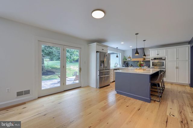 2445 WATER VALLEY RD, Lancaster, PA 17603