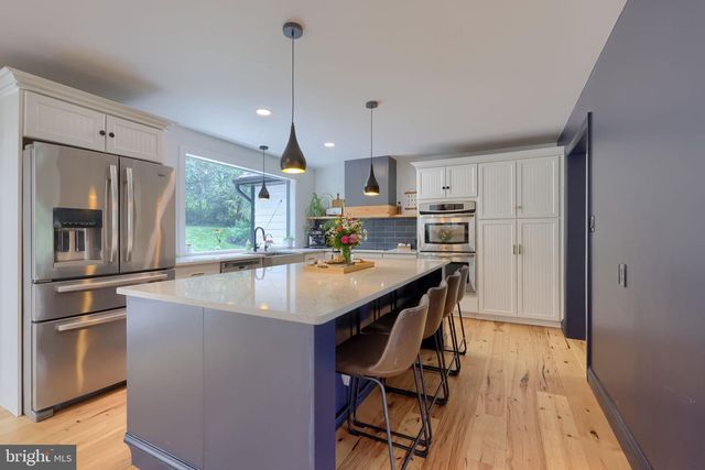 2445 WATER VALLEY RD, Lancaster, PA 17603