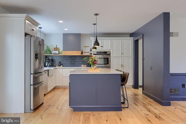 2445 WATER VALLEY RD, Lancaster, PA 17603