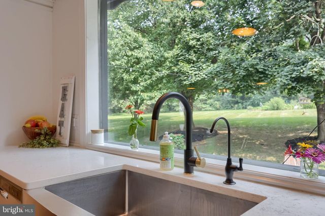 2445 WATER VALLEY RD, Lancaster, PA 17603