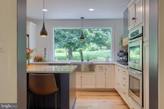 2445 WATER VALLEY RD, Lancaster, PA 17603