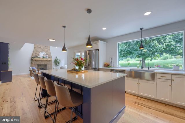 2445 WATER VALLEY RD, Lancaster, PA 17603