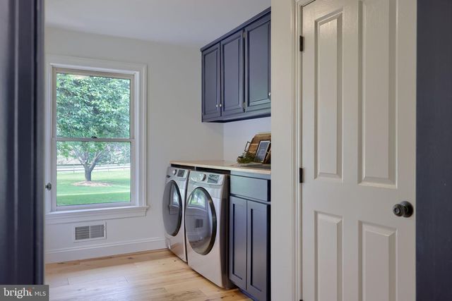 2445 WATER VALLEY RD, Lancaster, PA 17603