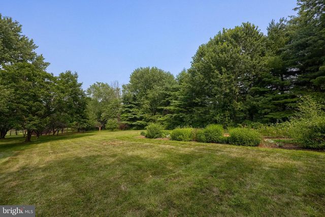 2445 WATER VALLEY RD, Lancaster, PA 17603