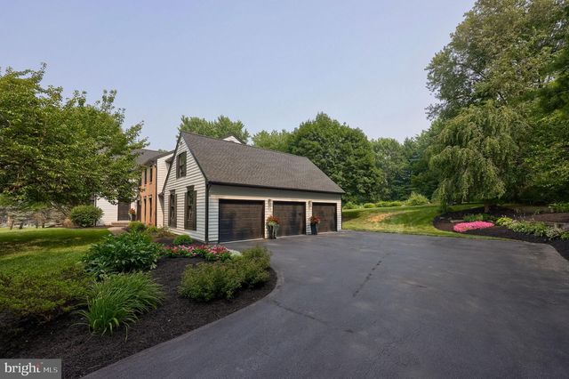 2445 WATER VALLEY RD, Lancaster, PA 17603