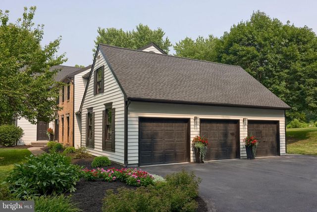 2445 WATER VALLEY RD, Lancaster, PA 17603