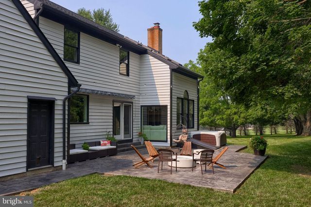 2445 WATER VALLEY RD, Lancaster, PA 17603