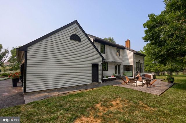 2445 WATER VALLEY RD, Lancaster, PA 17603