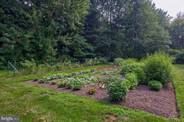 2445 WATER VALLEY RD, Lancaster, PA 17603