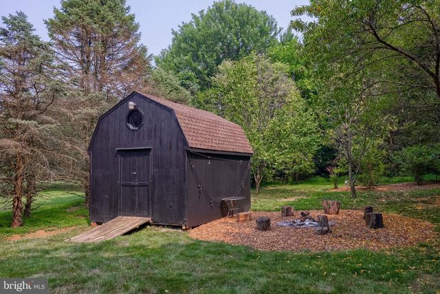 2445 WATER VALLEY RD, Lancaster, PA 17603