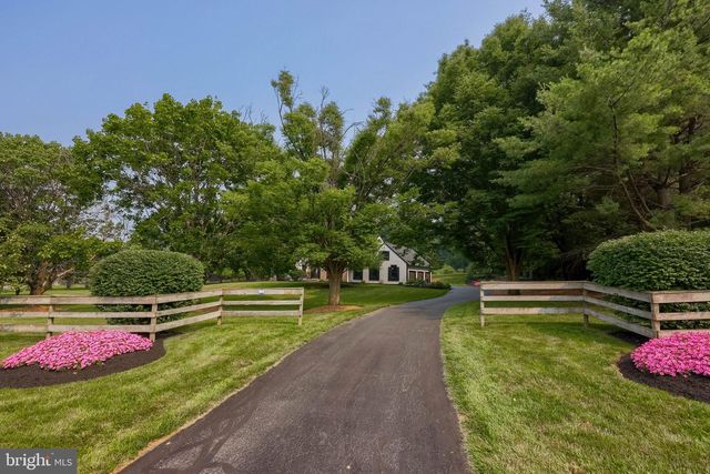 2445 WATER VALLEY RD, Lancaster, PA 17603