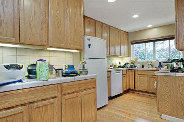 558 Lassen Street, Los Altos, CA 94022