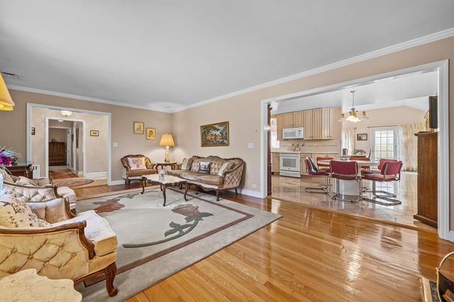 27 Carrigan Avenue, White Plains, NY 10605