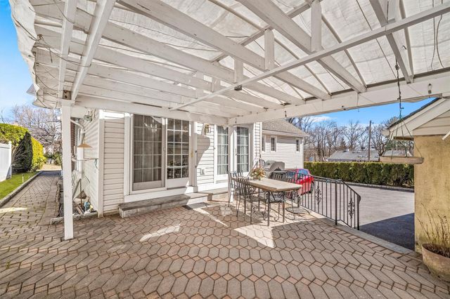 27 Carrigan Avenue, White Plains, NY 10605