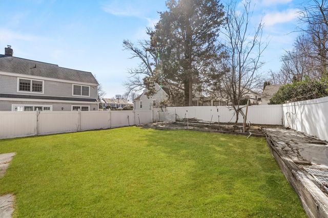 27 Carrigan Avenue, White Plains, NY 10605