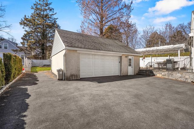 27 Carrigan Avenue, White Plains, NY 10605