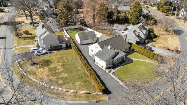 27 Carrigan Avenue, White Plains, NY 10605