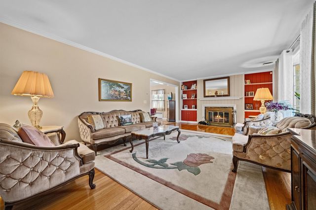 27 Carrigan Avenue, White Plains, NY 10605