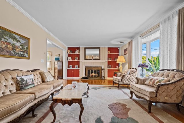27 Carrigan Avenue, White Plains, NY 10605
