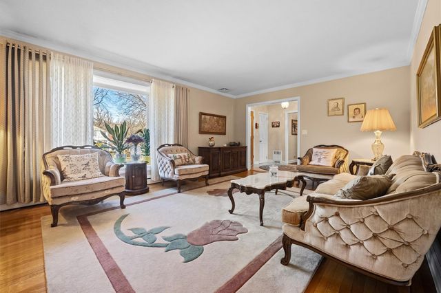 27 Carrigan Avenue, White Plains, NY 10605