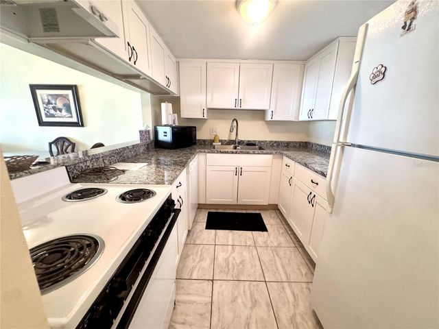 7701 STARKEY ROAD 638, Seminole, FL 33777
