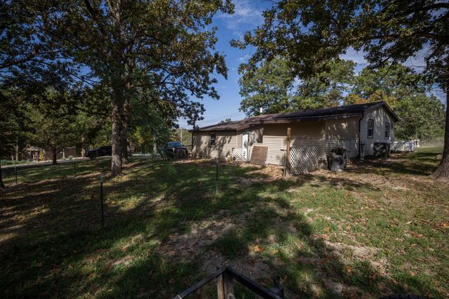 21017 Kenwood Hills Road, Hermitage, MO 65668