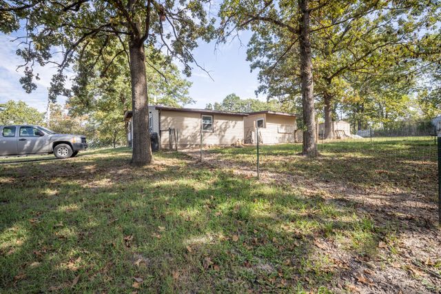 21017 Kenwood Hills Road, Hermitage, MO 65668