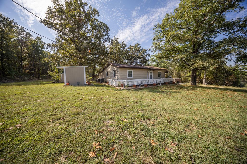21017 Kenwood Hills Road, Hermitage, MO 65668