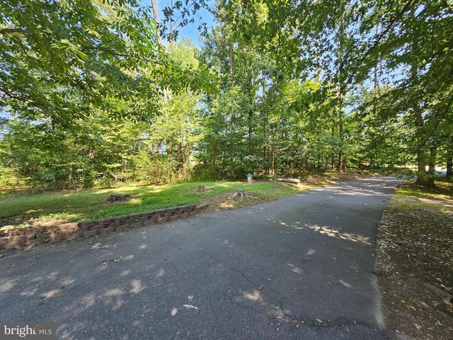 381 LONGWOOD DR, Stafford, VA 22556