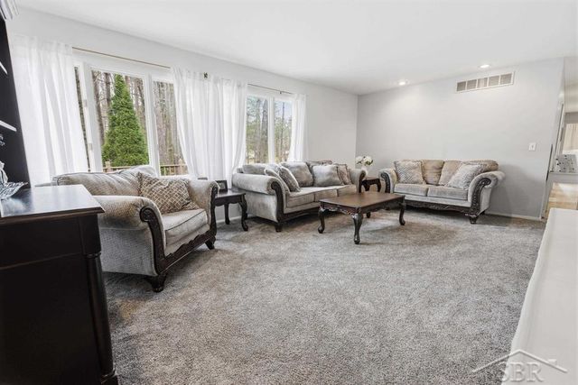 547 W Peterson Drive, Sanford, MI 48657