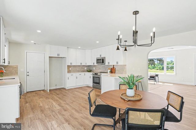 215 MILLERSVILLE RD, Lancaster, PA 17603