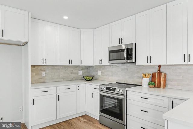 215 MILLERSVILLE RD, Lancaster, PA 17603