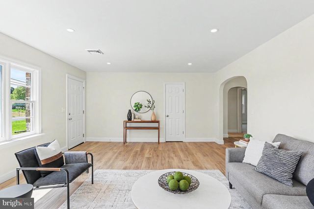 215 MILLERSVILLE RD, Lancaster, PA 17603