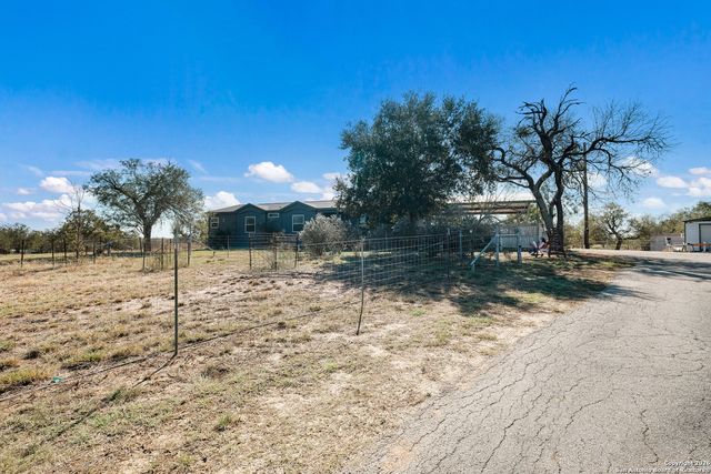1951 Dowdy Rd, Seguin, TX 78155