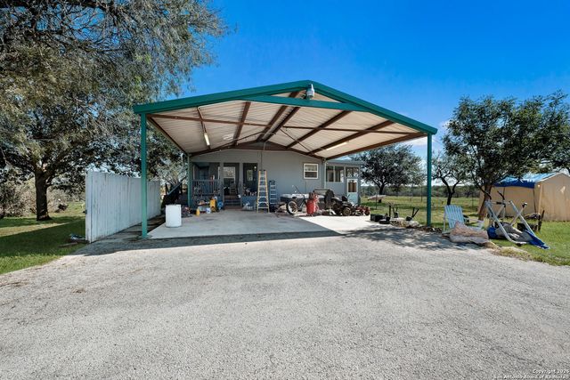 1951 Dowdy Rd, Seguin, TX 78155