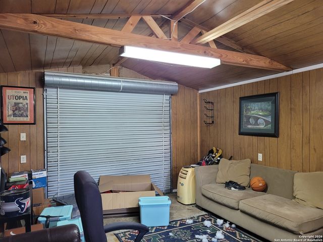 1951 Dowdy Rd, Seguin, TX 78155