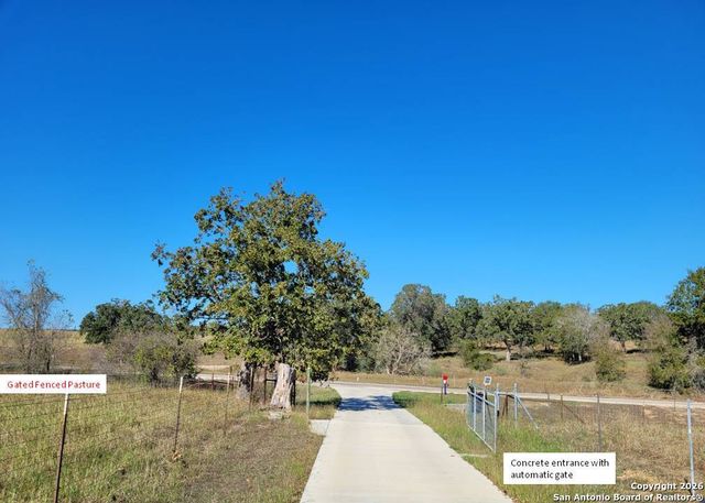 1951 Dowdy Rd, Seguin, TX 78155