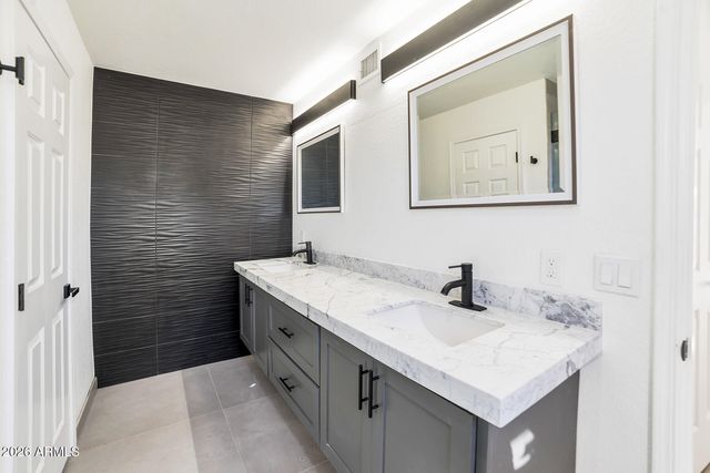 5601 E Paradise Lane, Scottsdale, AZ 85254