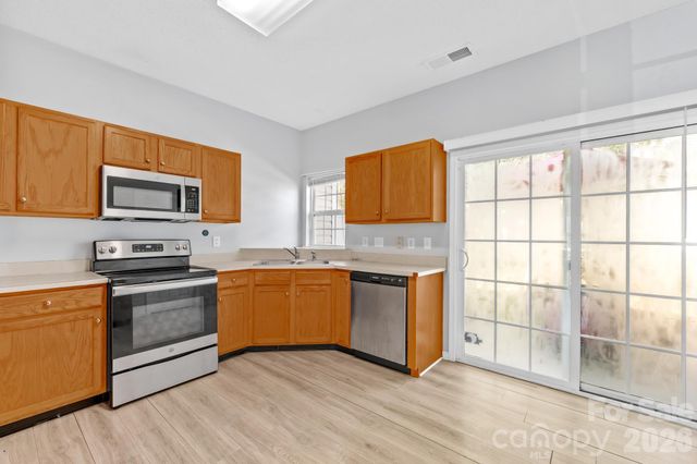 2823 Summergrove Court, Matthews, NC 28105