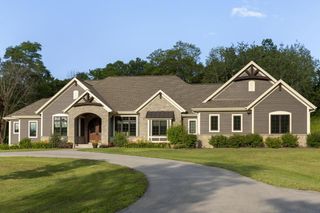 5146 Cedar Pointe DRIVE, West Bend, WI 53095