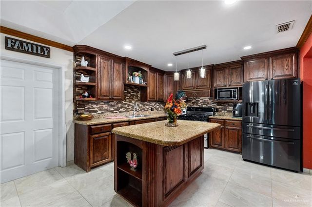 118 J. R. Becerra Avenue, Progreso, TX 78596