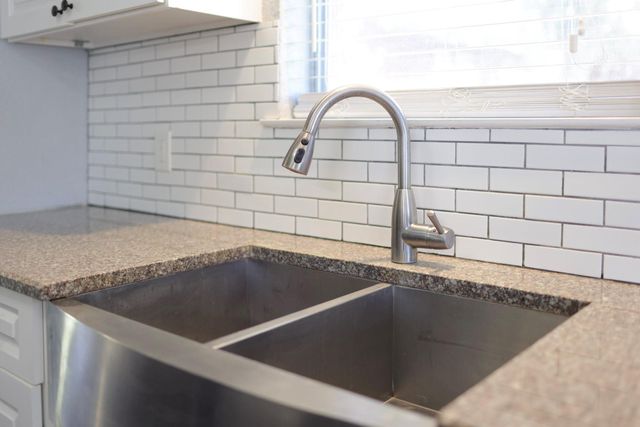 407 Tamarind Street, Lake Jackson, TX 77566