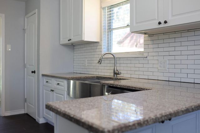 407 Tamarind Street, Lake Jackson, TX 77566